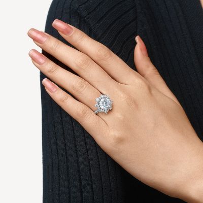 Round-cut Cluster Ring